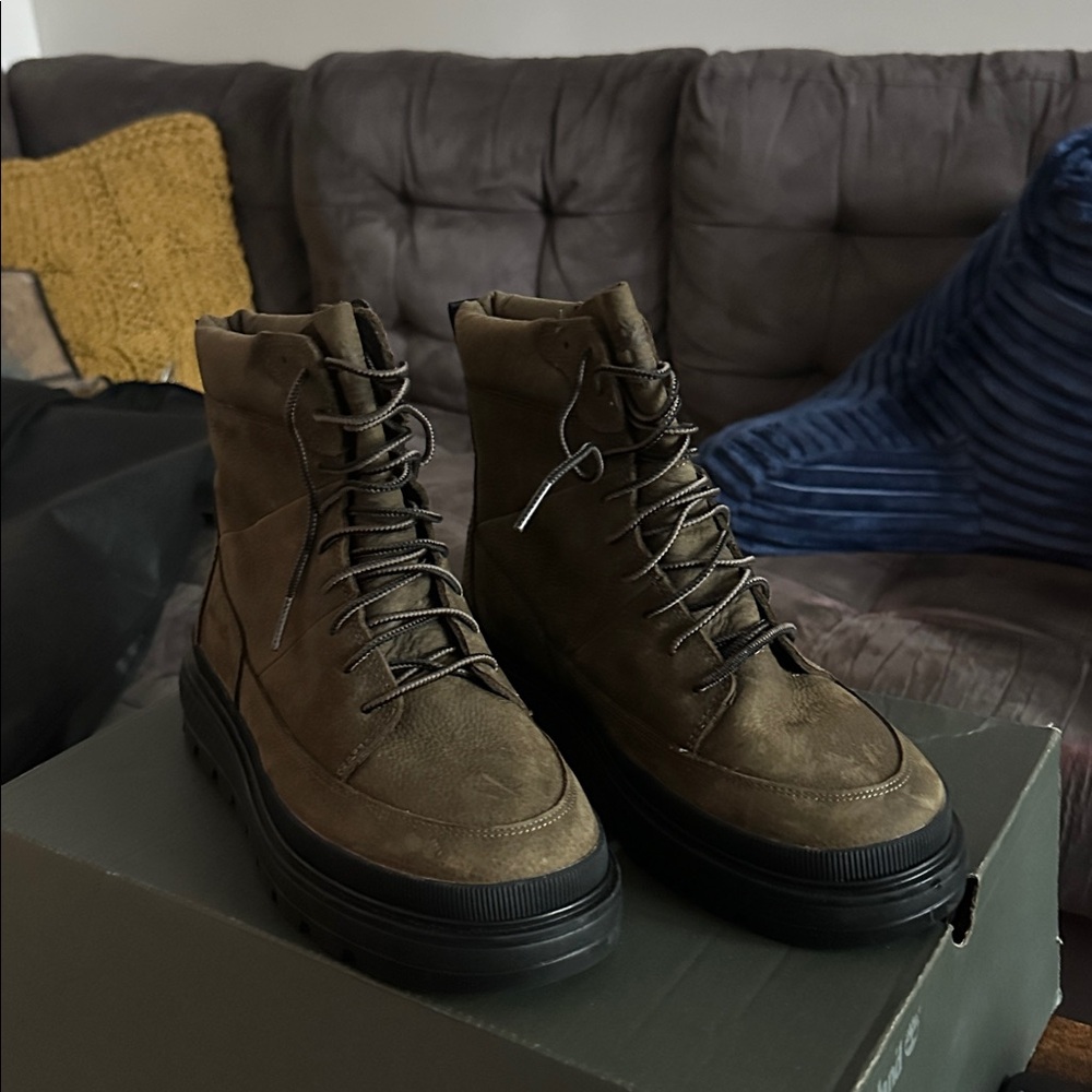 Waterproof timberland Olive boots